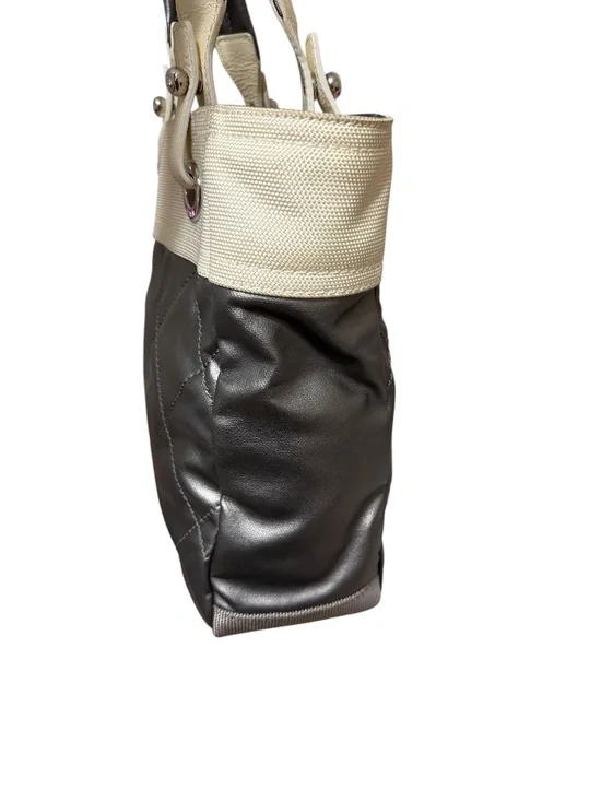 Chanel Biarritz PM Shopper – Metallic Silver/Ivory – Rare Color - Picture 3 of 16